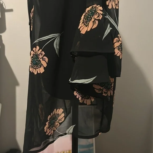 Cabi medium button down blouse   F - Picture 6 of 9